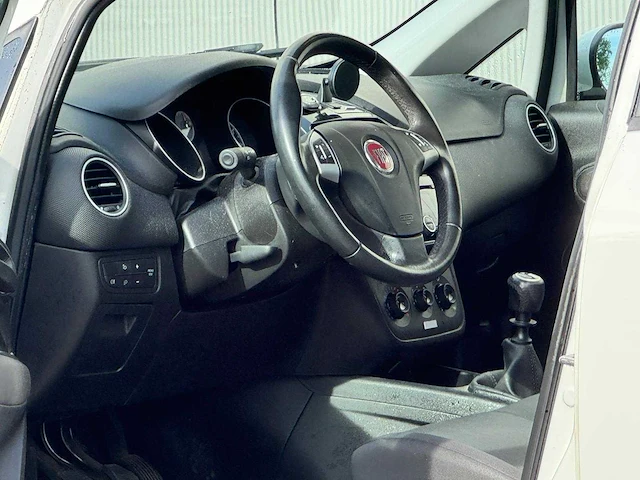 Fiat - 2014 - punto evo - 1.4 nat. pow. street - 3-xbz-18 - afbeelding 15 van  17