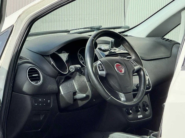 Fiat - 2014 - punto evo - 1.4 nat. pow. street - 3-xbz-18 - afbeelding 16 van  17