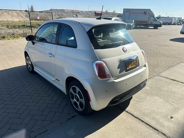 Fiat - automaat - 2015 - 500 - e 24kwh - personenauto - afbeelding 11 van  17