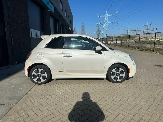 Fiat - automaat - 2015 - 500 - e 24kwh - personenauto - afbeelding 13 van  17