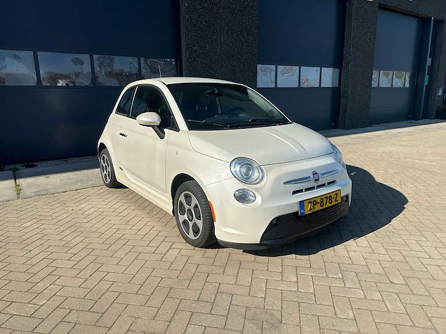 Fiat - automaat - 2015 - 500 - e 24kwh - personenauto - afbeelding 14 van  17