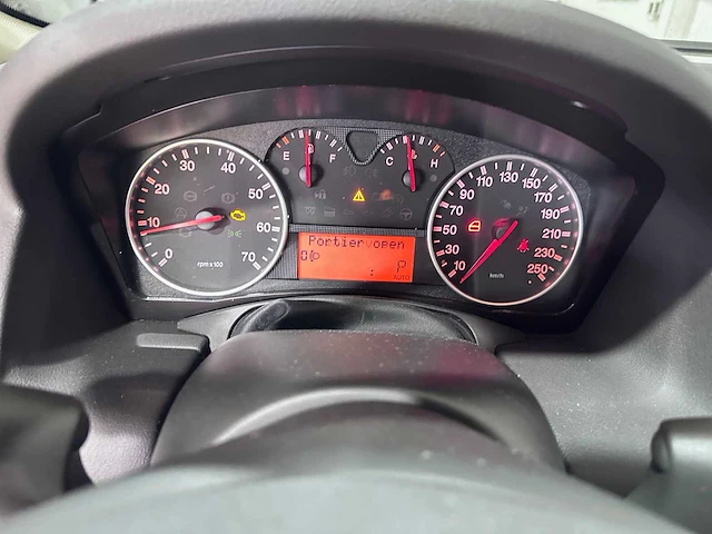 Fiat - croma - 2.2-16v emotion automaat- 03-tt-sl - afbeelding 2 van  23