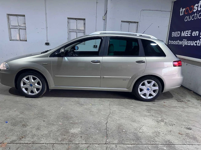 Fiat - croma - 2.2-16v emotion automaat- 03-tt-sl - afbeelding 12 van  23