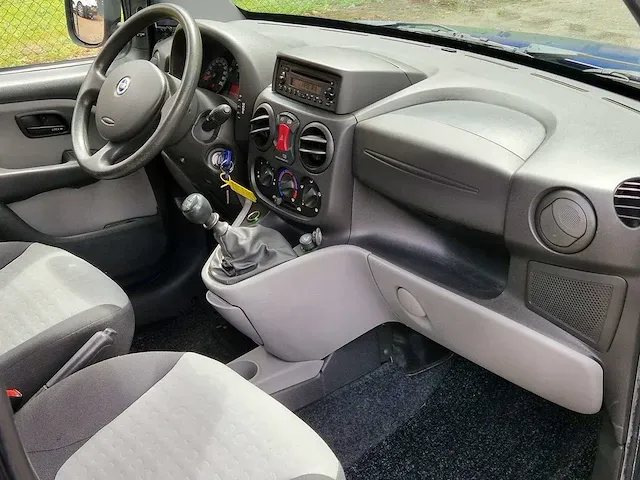 Fiat - doblò - 1.4 family plus - 70-th-dt - 2006 - afbeelding 14 van  23