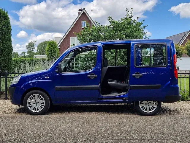 Fiat - doblò - 1.4 family plus - 70-th-dt - 2006 - afbeelding 17 van  23