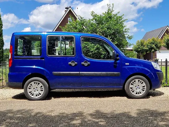 Fiat - doblò - 1.4 family plus - 70-th-dt - 2006 - afbeelding 19 van  23