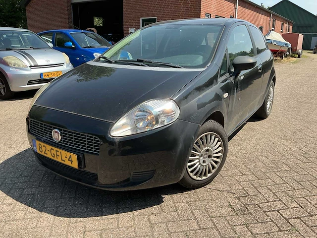 Fiat - grande punto - 1.2 active - personenauto - afbeelding 1 van  17