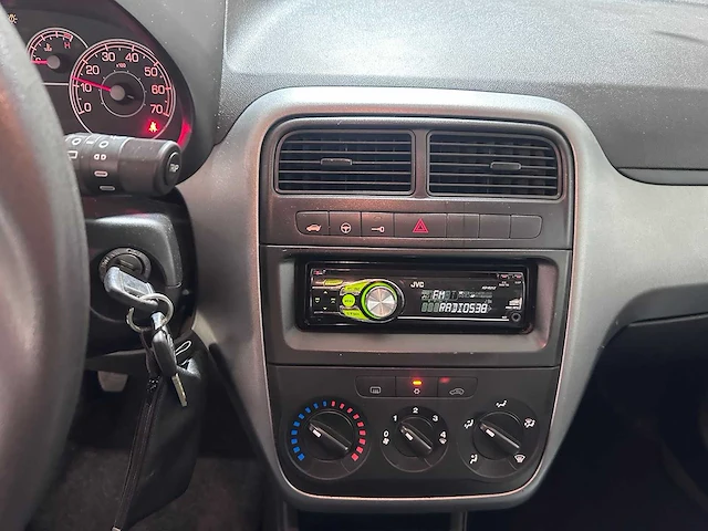 Fiat - grande punto - 1.2 actual - 19-ljr-3 - afbeelding 5 van  18