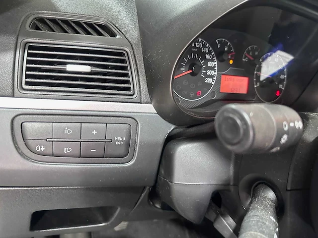 Fiat - grande punto - 1.2 dynamic - 49-gjj-8 - afbeelding 4 van  19