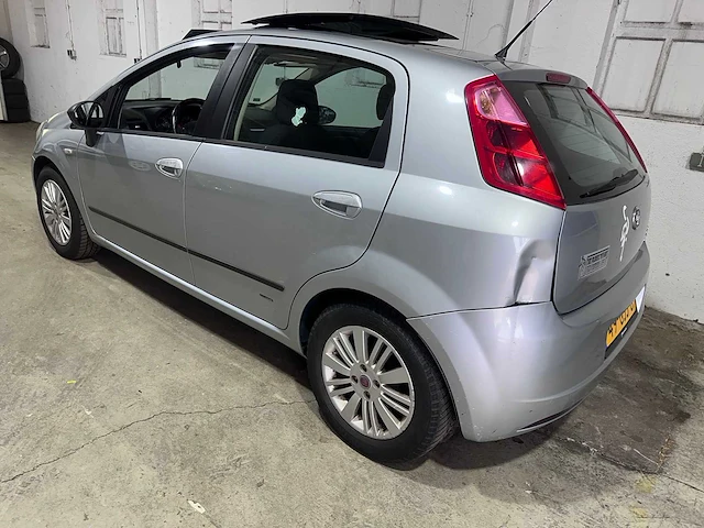 Fiat - grande punto - 1.2 dynamic - 49-gjj-8 - afbeelding 13 van  19