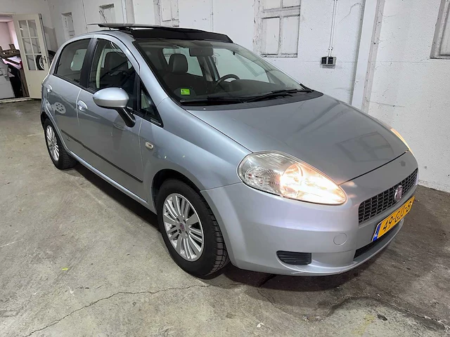 Fiat - grande punto - 1.2 dynamic - 49-gjj-8 - afbeelding 17 van  19