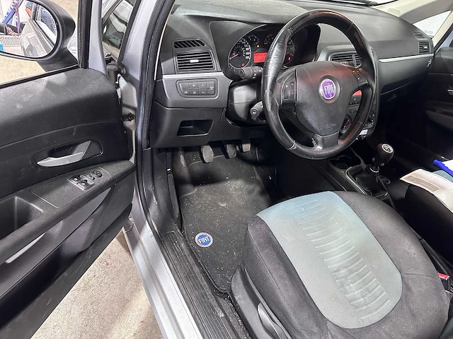 Fiat - grande punto - 1.2 dynamic - 49-gjj-8 - afbeelding 18 van  19