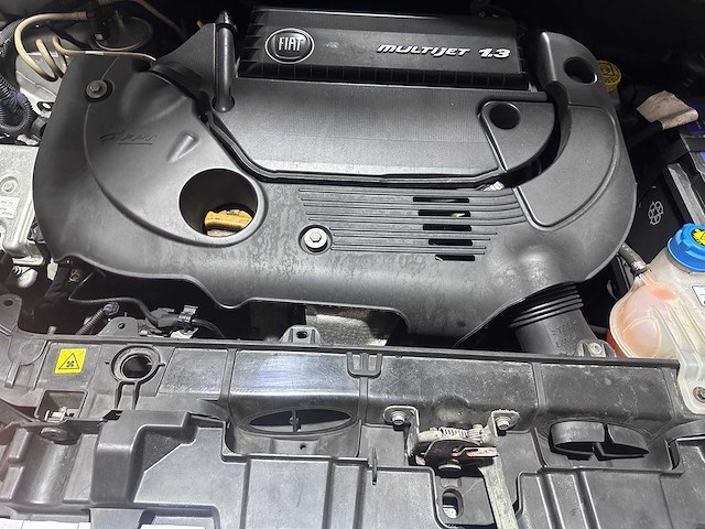 Fiat - grande punto - 1.3 m-jet actual - 93-pdr-8 - afbeelding 8 van  18