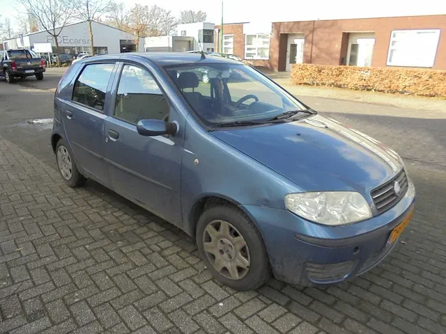 Fiat - punto - 1.4-16v dynamic -79-pf-hr - afbeelding 4 van  11