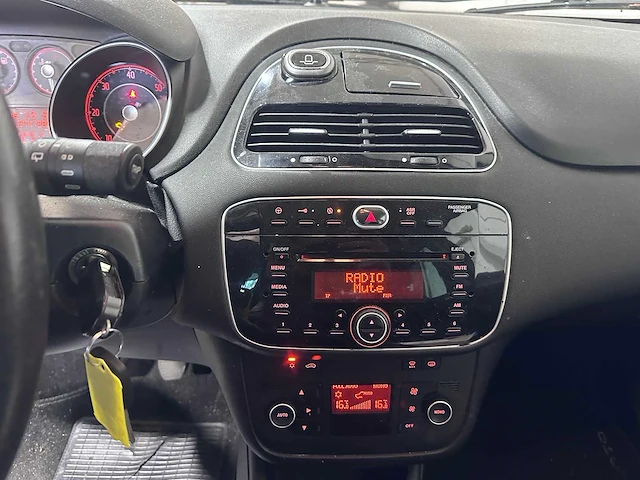 Fiat - punto evo - 1.3 m-jet lounge - hh-088-z - afbeelding 4 van  18