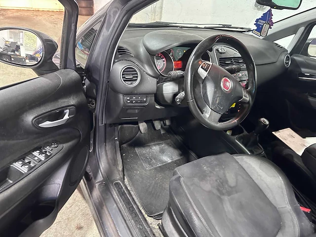 Fiat - punto evo - 1.3 m-jet lounge - hh-088-z - afbeelding 16 van  18