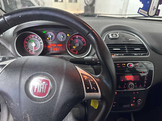 Fiat - punto evo - 1.3 m-jet lounge - hh-088-z - afbeelding 17 van  18