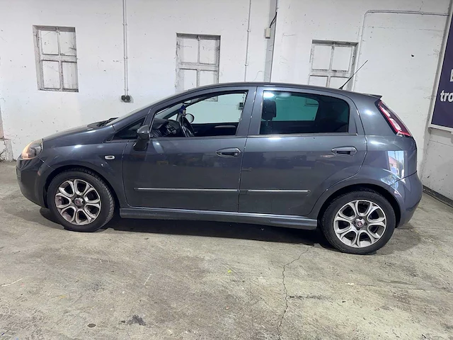 Fiat - punto evo - 1.3 m-jet lounge - hh-088-z - afbeelding 2 van  18