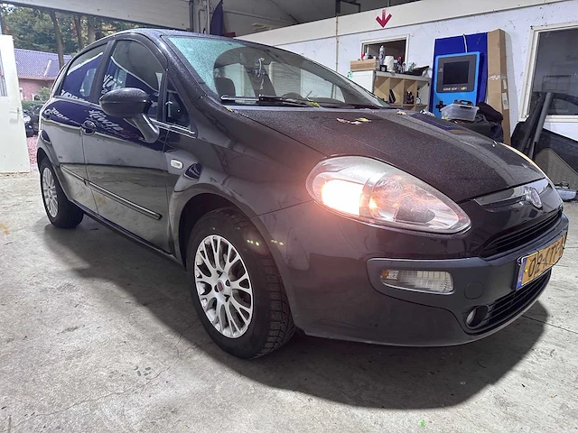Fiat - punto evo - 1.4 dynamic - 02-ktf-9 - afbeelding 18 van  21