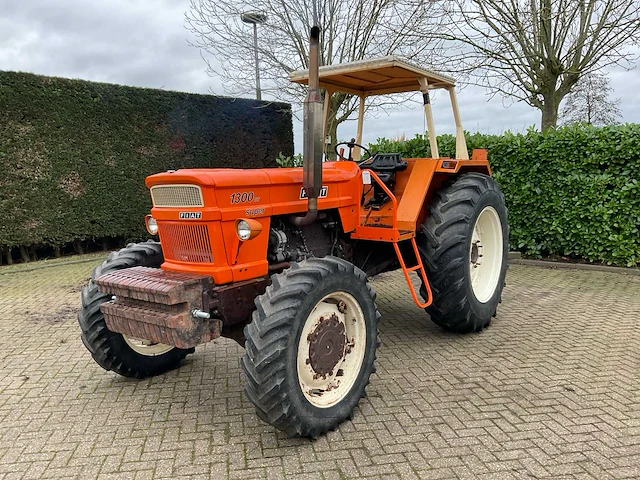 Fiat 1300 dt super vierwielaangedreven landbouwtractor - afbeelding 1 van  25