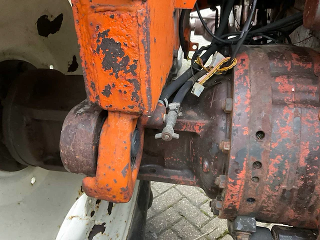 Fiat 1300 dt vierwielaangedreven landbouwtractor - afbeelding 8 van  28
