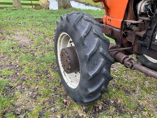 Fiat 1300 dt vierwielaangedreven landbouwtractor - afbeelding 17 van  28