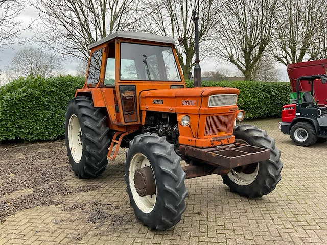 Fiat 1300 dt vierwielaangedreven landbouwtractor - afbeelding 12 van  28