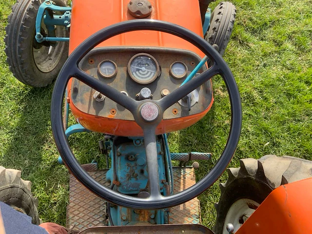 Fiat 315 tweewielaangedreven landbouwtractor - afbeelding 6 van  25
