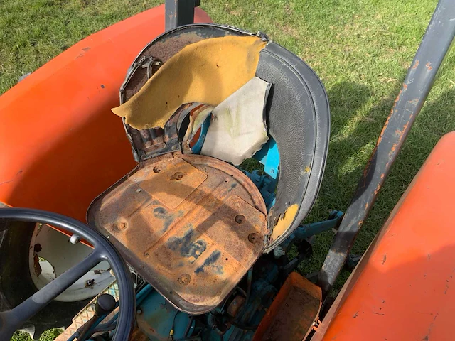 Fiat 315 tweewielaangedreven landbouwtractor - afbeelding 8 van  25