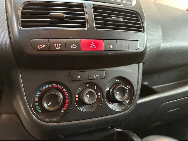 Fiat doblò cargo 2015 benzine - afbeelding 25 van  37