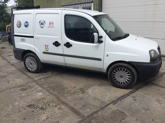 Fiat doblò personenauto - afbeelding 1 van  12
