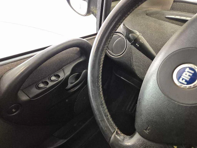 Fiat multipla 1.6-16v natural power active+ ; 38zjfh - afbeelding 2 van  16