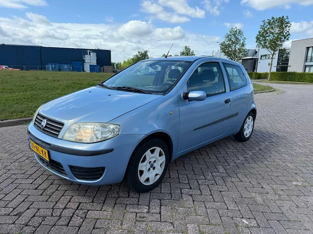 Fiat punto 1.2 dynamic dualogic, 09-nl-kk - afbeelding 1 van  19