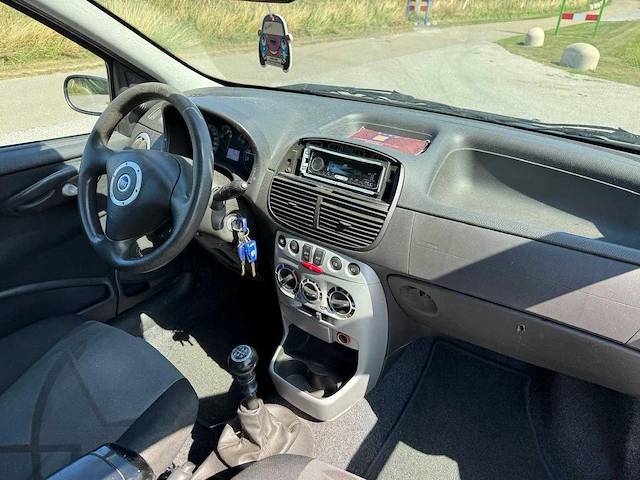 Fiat punto 1.2 navigator airco 73-rz-lb - afbeelding 12 van  15
