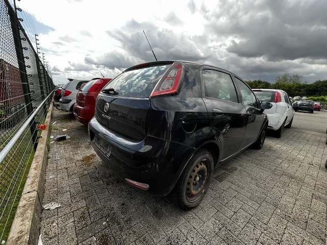 Fiat punto 1.2i street 69,2014 - afbeelding 21 van  26