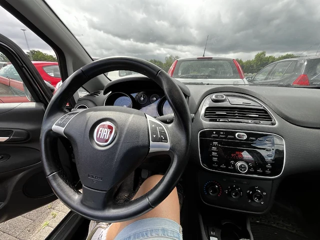 Fiat punto 1.2i street 69,2014 - afbeelding 24 van  26