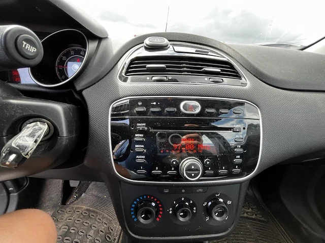 Fiat punto 1.2i street 69,2014 - afbeelding 25 van  26
