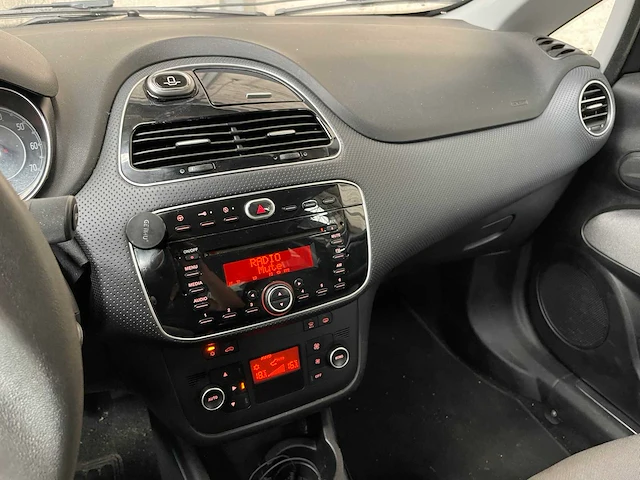 Fiat punto evo 1.3 m-jet dynamic 84pk 2011, 87-nzx-2 - afbeelding 20 van  38