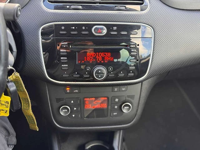 Fiat punto evo 1.4-16v m-air sport , nl-801-n - afbeelding 18 van  18