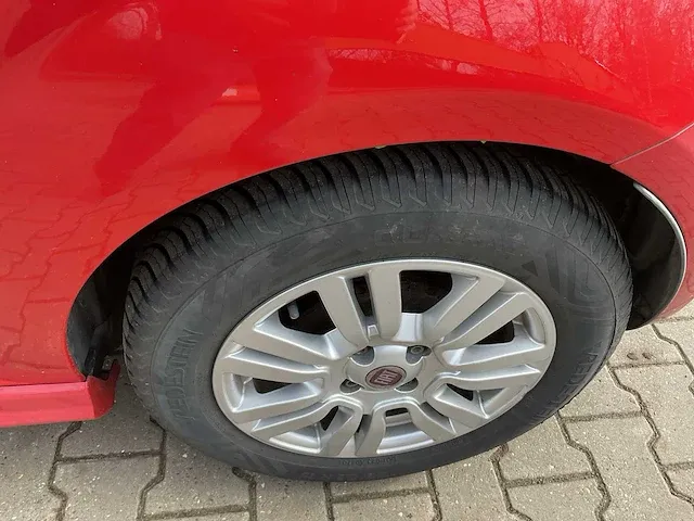 Fiat punto evo personenauto - afbeelding 7 van  28
