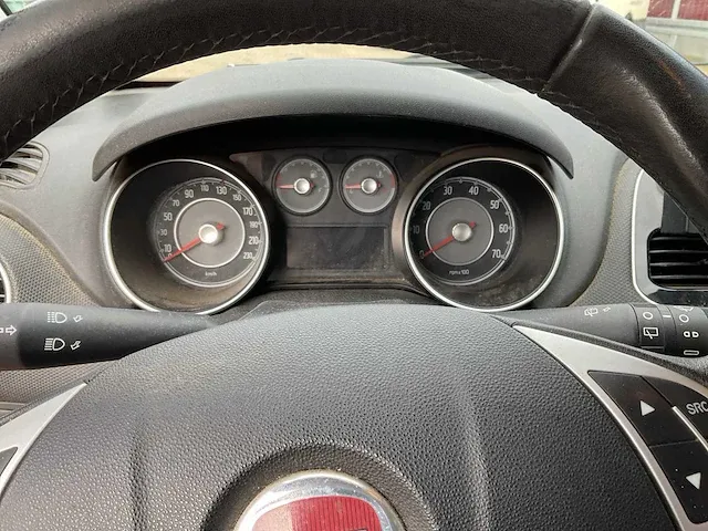 Fiat punto evo personenauto - afbeelding 13 van  28