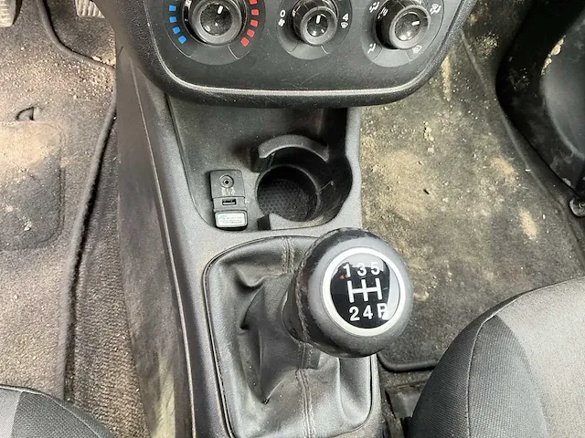 Fiat punto evo personenauto - afbeelding 16 van  28