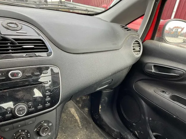 Fiat punto evo personenauto - afbeelding 17 van  28