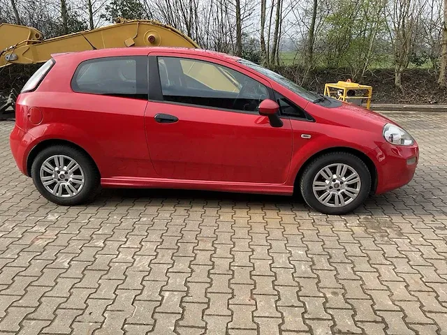 Fiat punto evo personenauto - afbeelding 26 van  28
