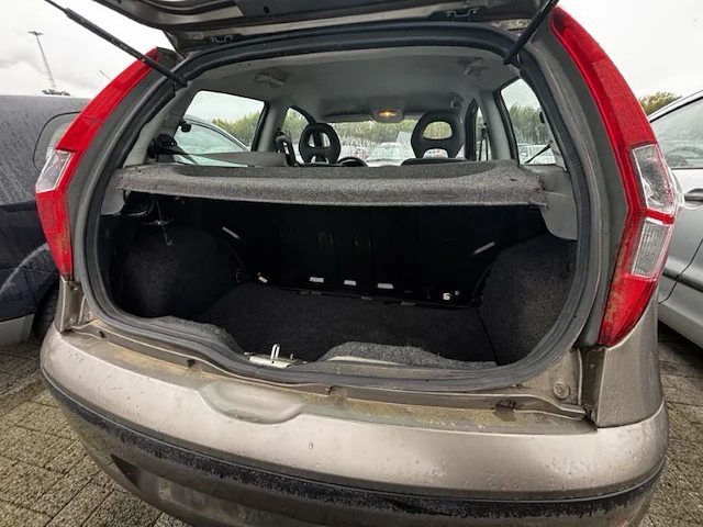 Fiat punto,2006 - afbeelding 10 van  30