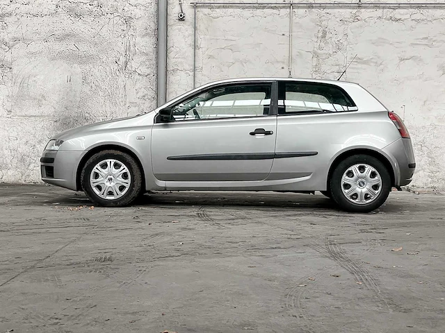 Fiat stilo 1.2-16v active 80pk 2003, 76-nk-lb - afbeelding 2 van  41