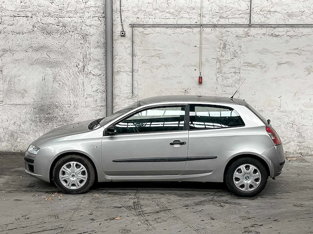 Fiat stilo 1.2-16v active 80pk 2003, 76-nk-lb - afbeelding 4 van  41