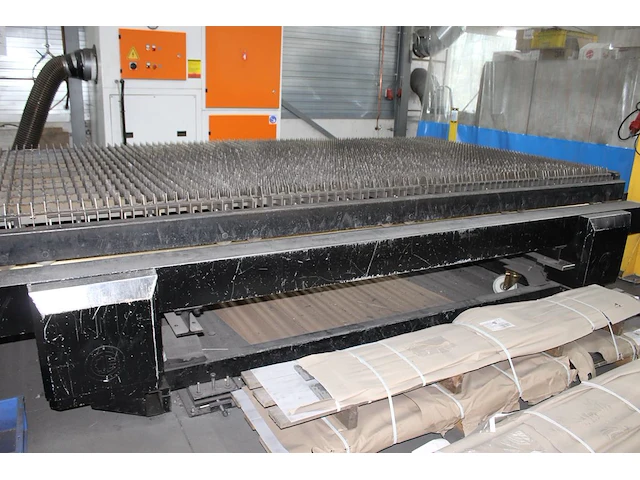 Fiber staal lasersnijmachine ermaksan fibermak momentum gen-3. bouwjaar 2016. met chiller ipg lc 71.01-a.4... - afbeelding 16 van  16