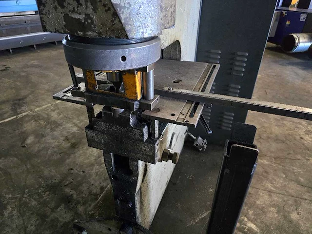 Ficep - 2006 - 801 - ponsmachine - afbeelding 5 van  11