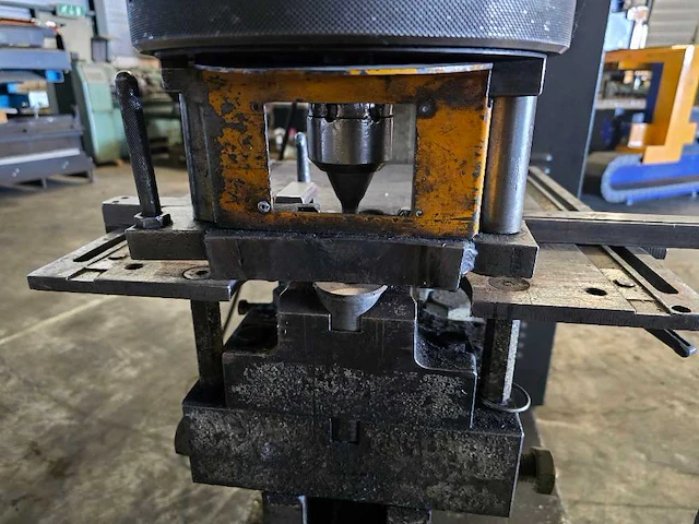 Ficep - 2006 - 801 - ponsmachine - afbeelding 4 van  10